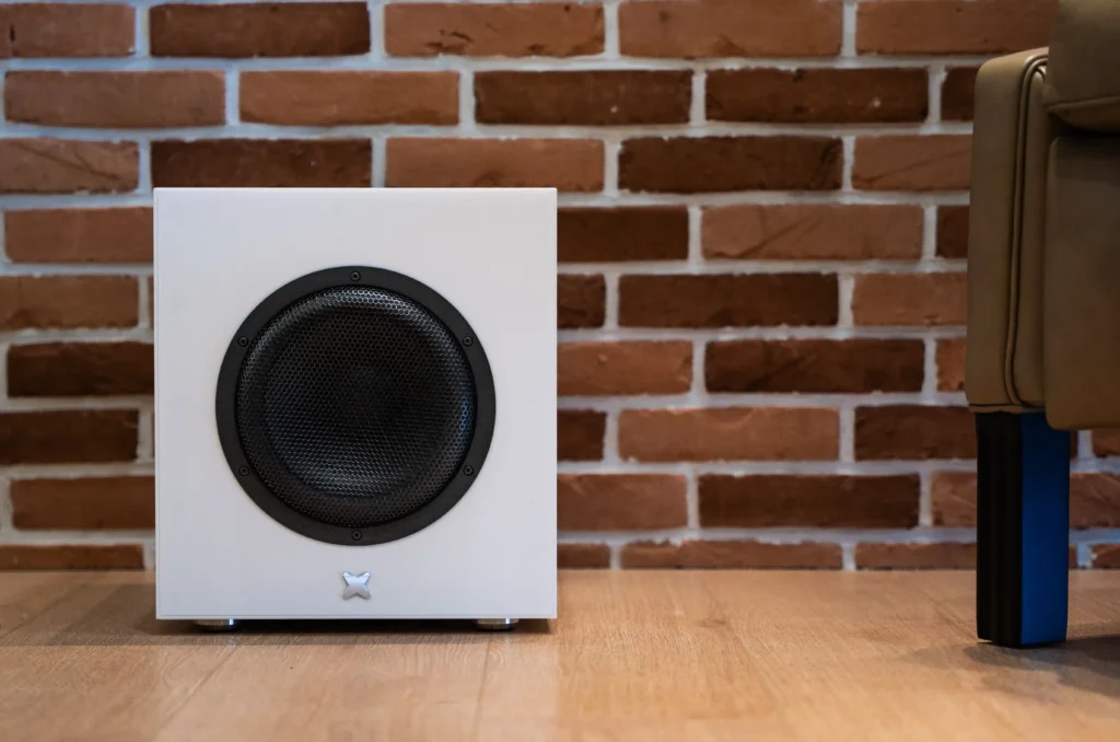 X AUDIO SUB 9吋密閉式重低音於住宅劇院中的配置